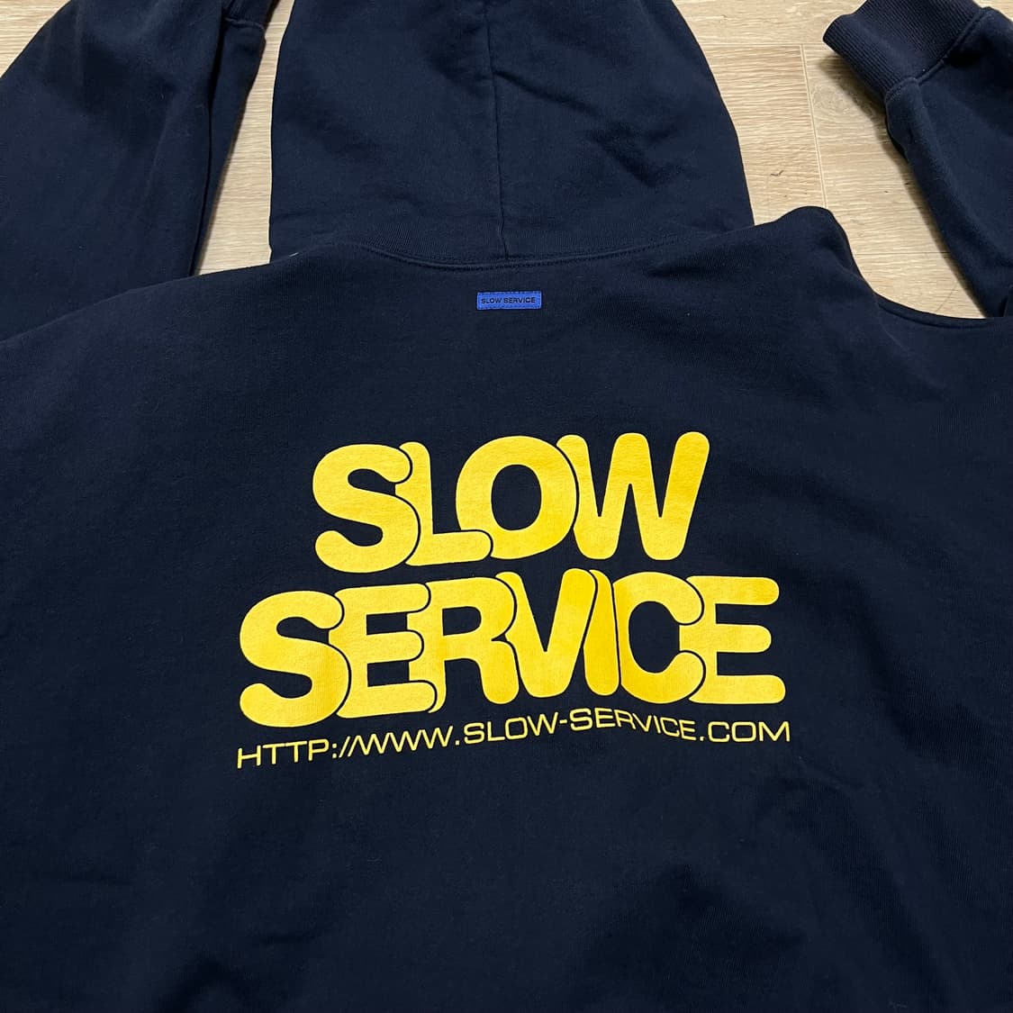 슬로우서비스 빅프린팅 백로고 후드티 [네이비] L/100 상품이미지6