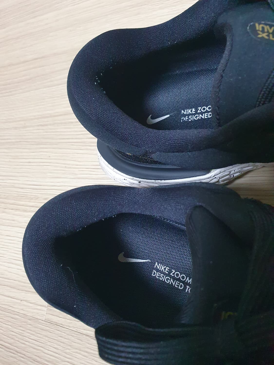 나이키 줌X 인빈서블 런 블랙 골드 265 상품이미지9