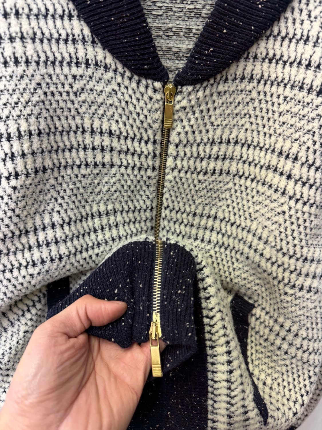 매장판정품) 톰브라운 남성 체크 니트 집업 자켓 2  상품이미지3