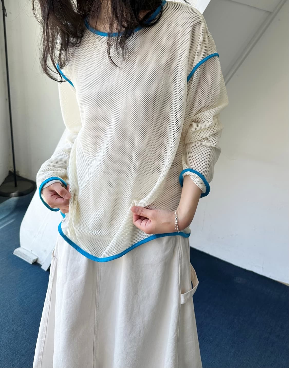 Loose gauge wide silhouette mesh top 상품이미지8