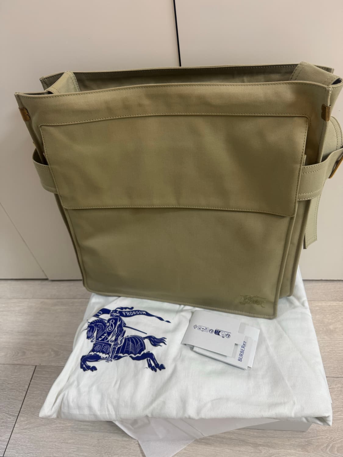 버버리 트렌치 토트 새상품 상품이미지2