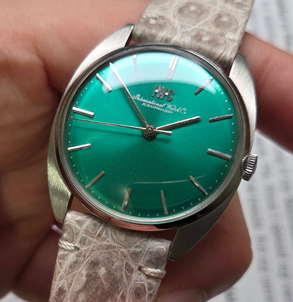 빈티지 IWC 샤프하우젠 에메랄드그린 슬림 수동 메커니컬 드레스워치
 상품이미지3