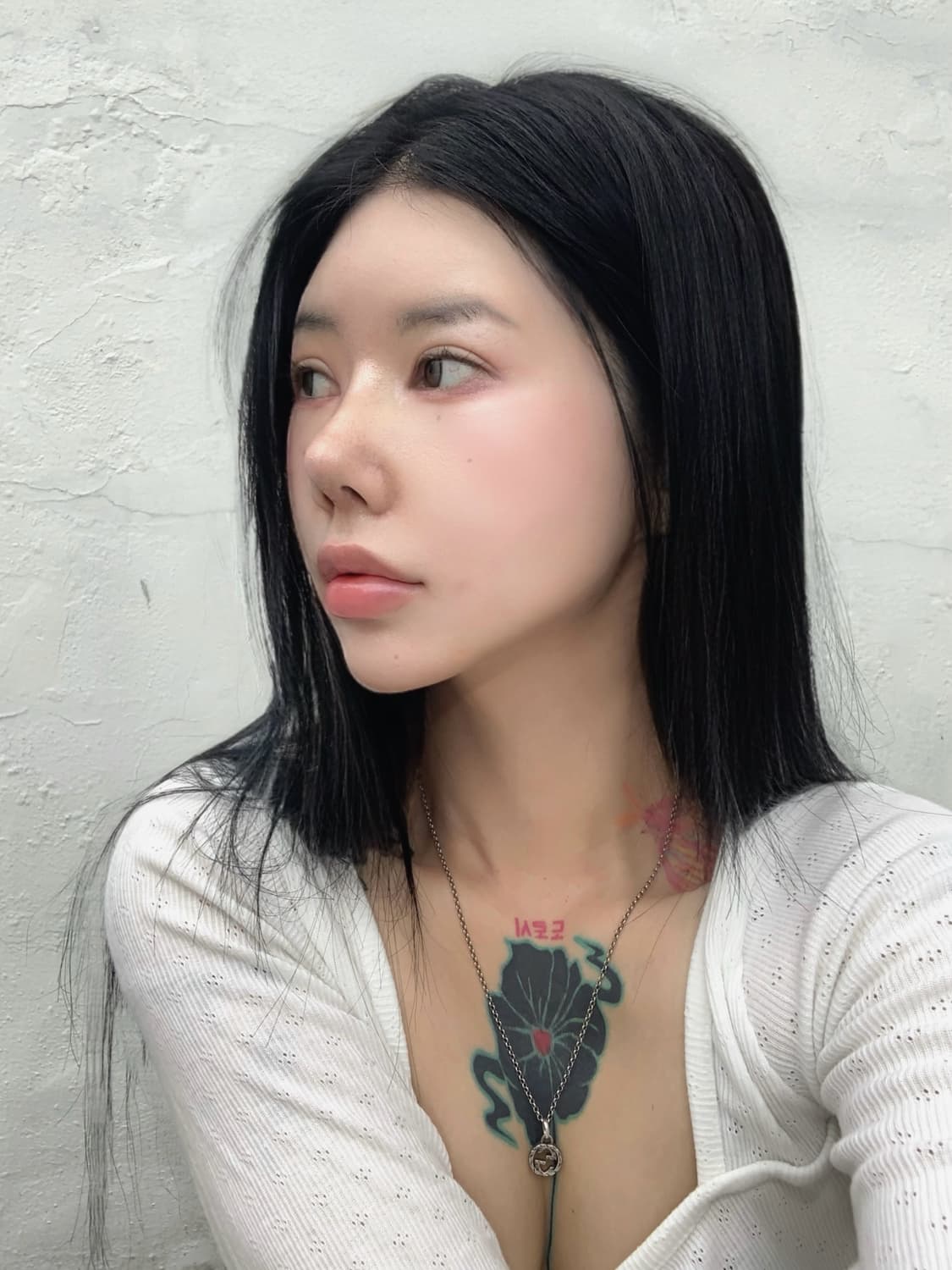 펀칭 라인 티 상품이미지3