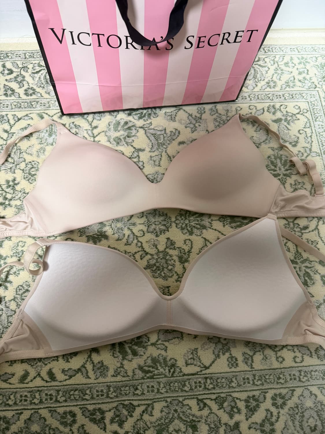 빅토리아시크릿 라이틀리 라인드 와이어리스 브라 상품이미지2