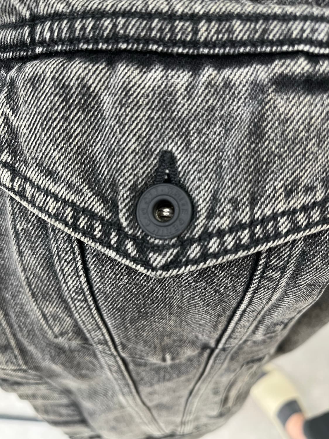 오프화이트 유화 흑청 데님 자켓 XL 상품이미지4