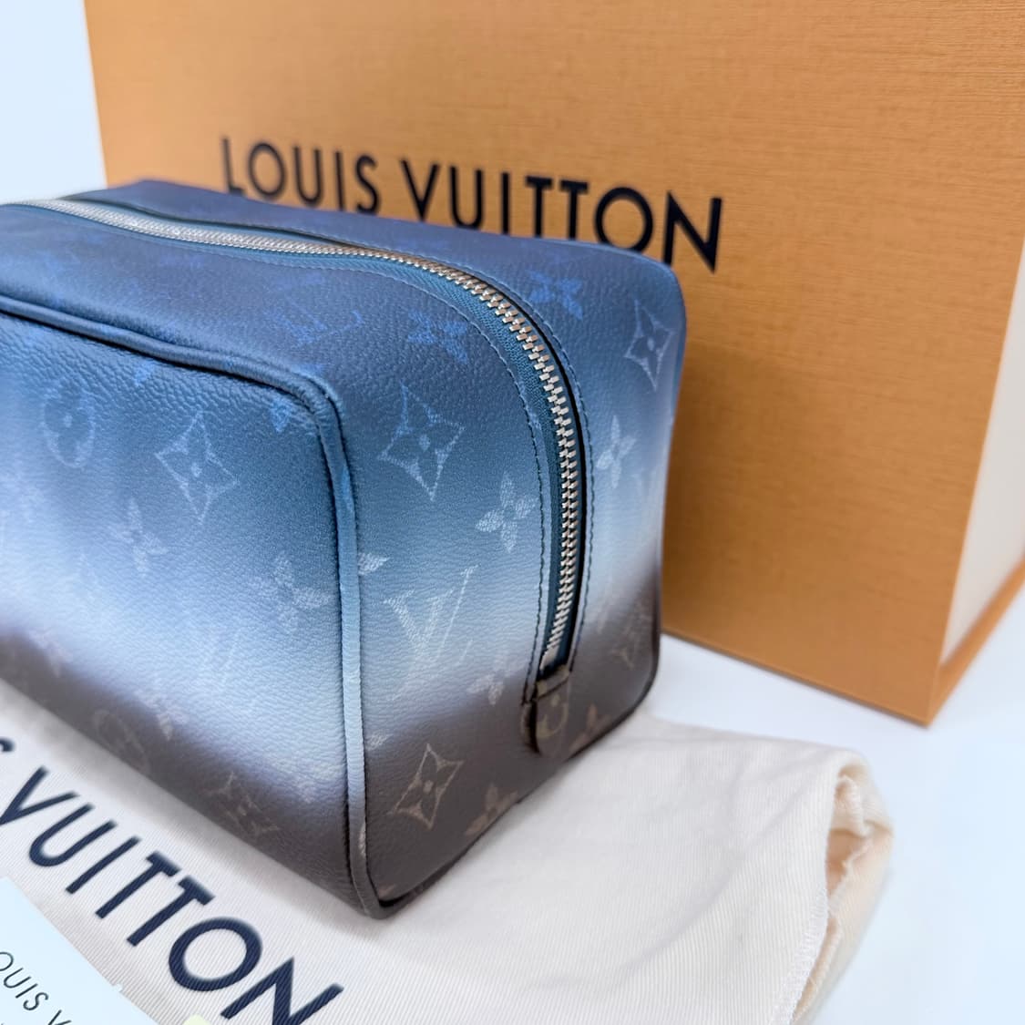 [미사용/선물가능] 26SS 루이비통 모노그램 캔버스 락커 돕키트 블루 상품이미지3
