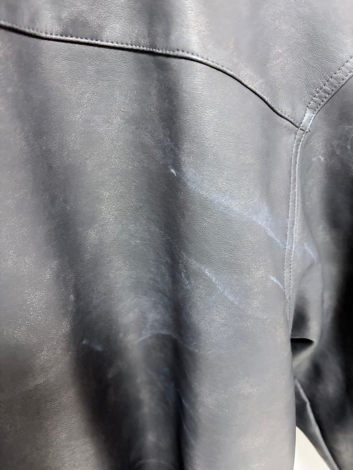 에트오소메 피그먼트 무스탕 퍼 점퍼 블랙 상품이미지4