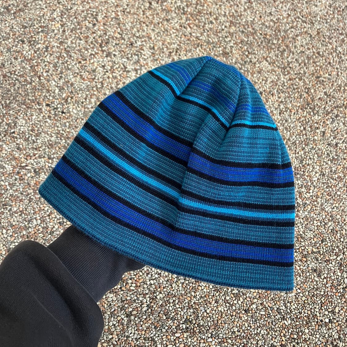 171 아식스 스트라이프 양면 비니 상품이미지1