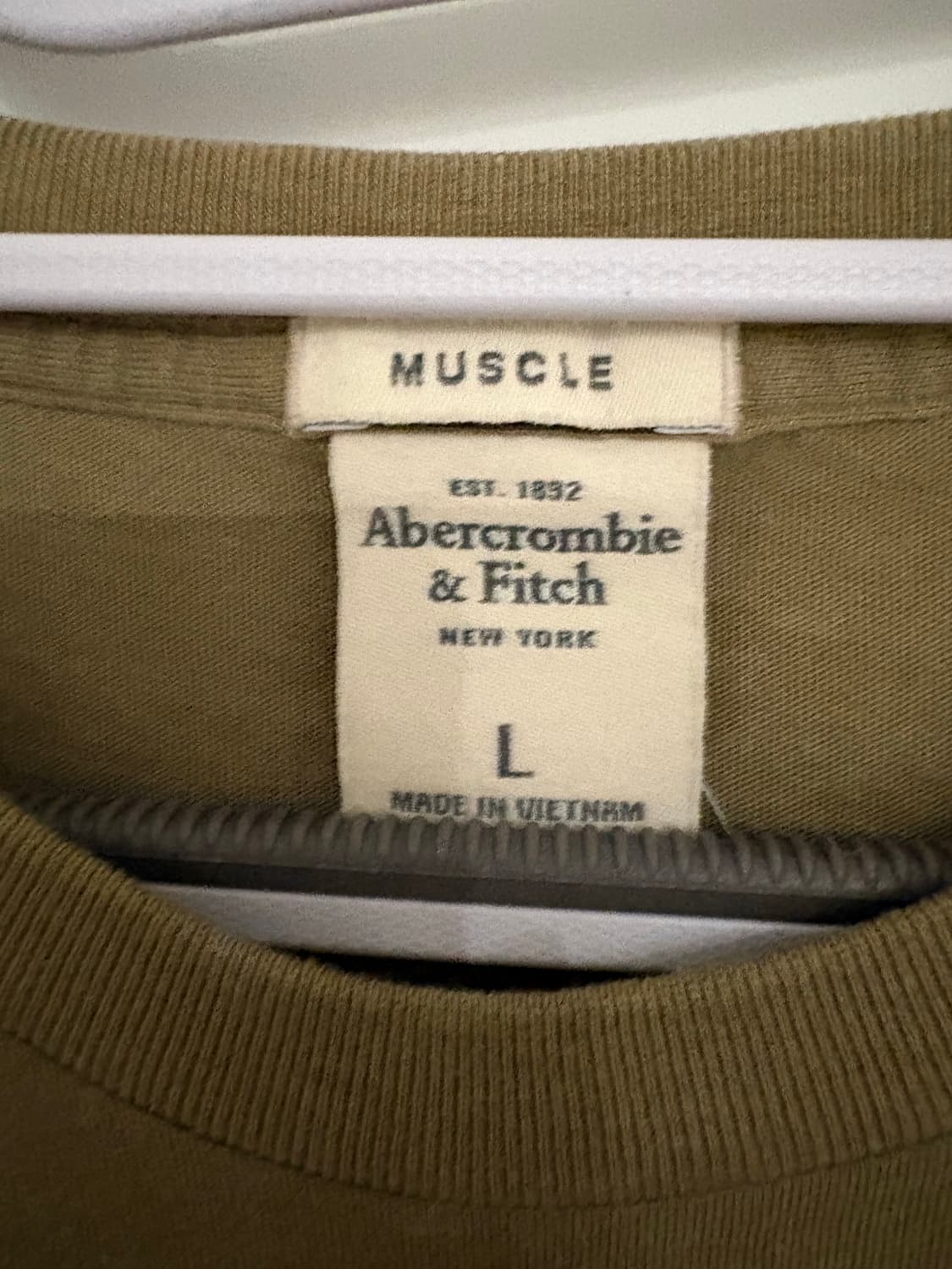 아베크롬비 카키 반팔 상품이미지3