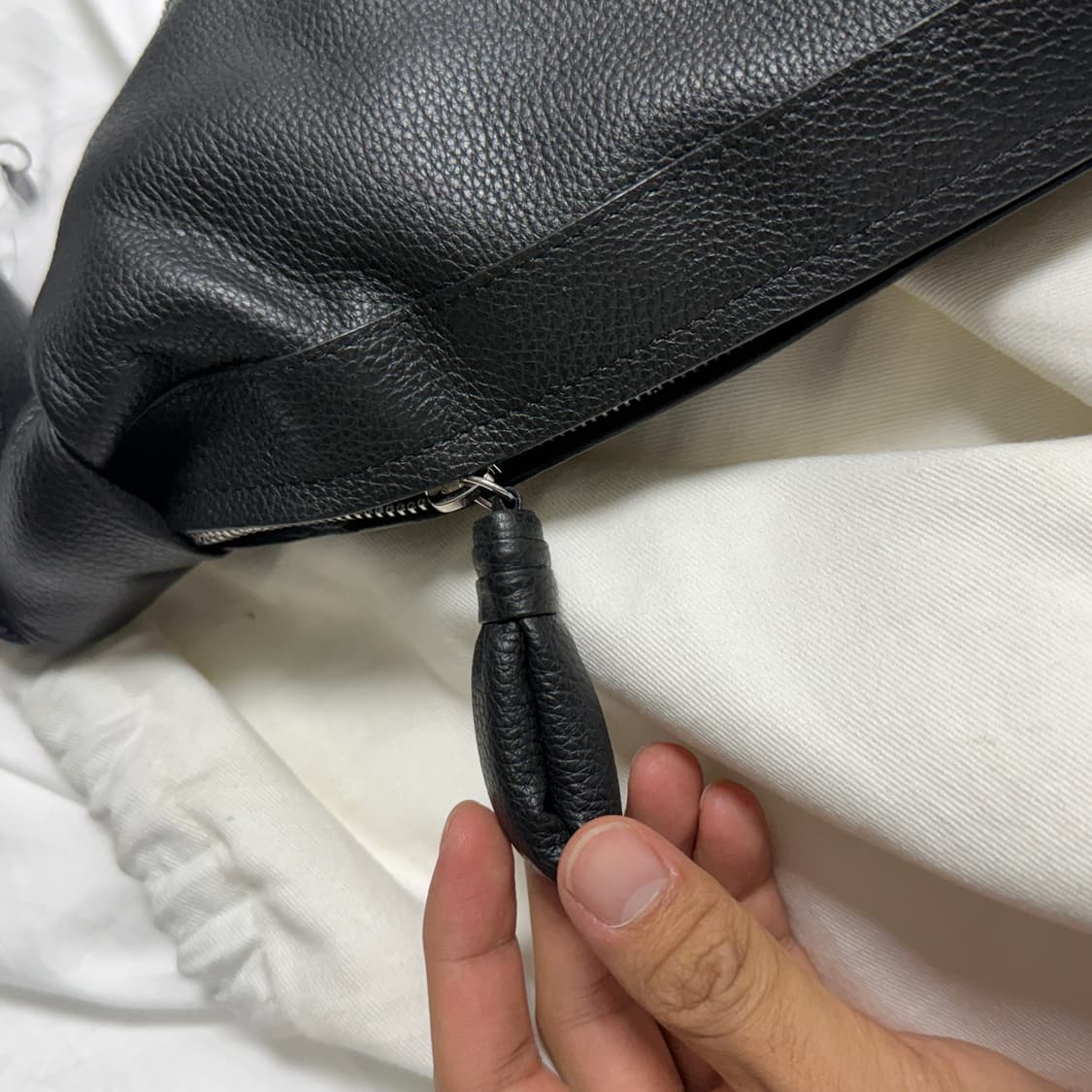 르메르 크루아상백 라지 그레인레더 블랙 상품이미지10