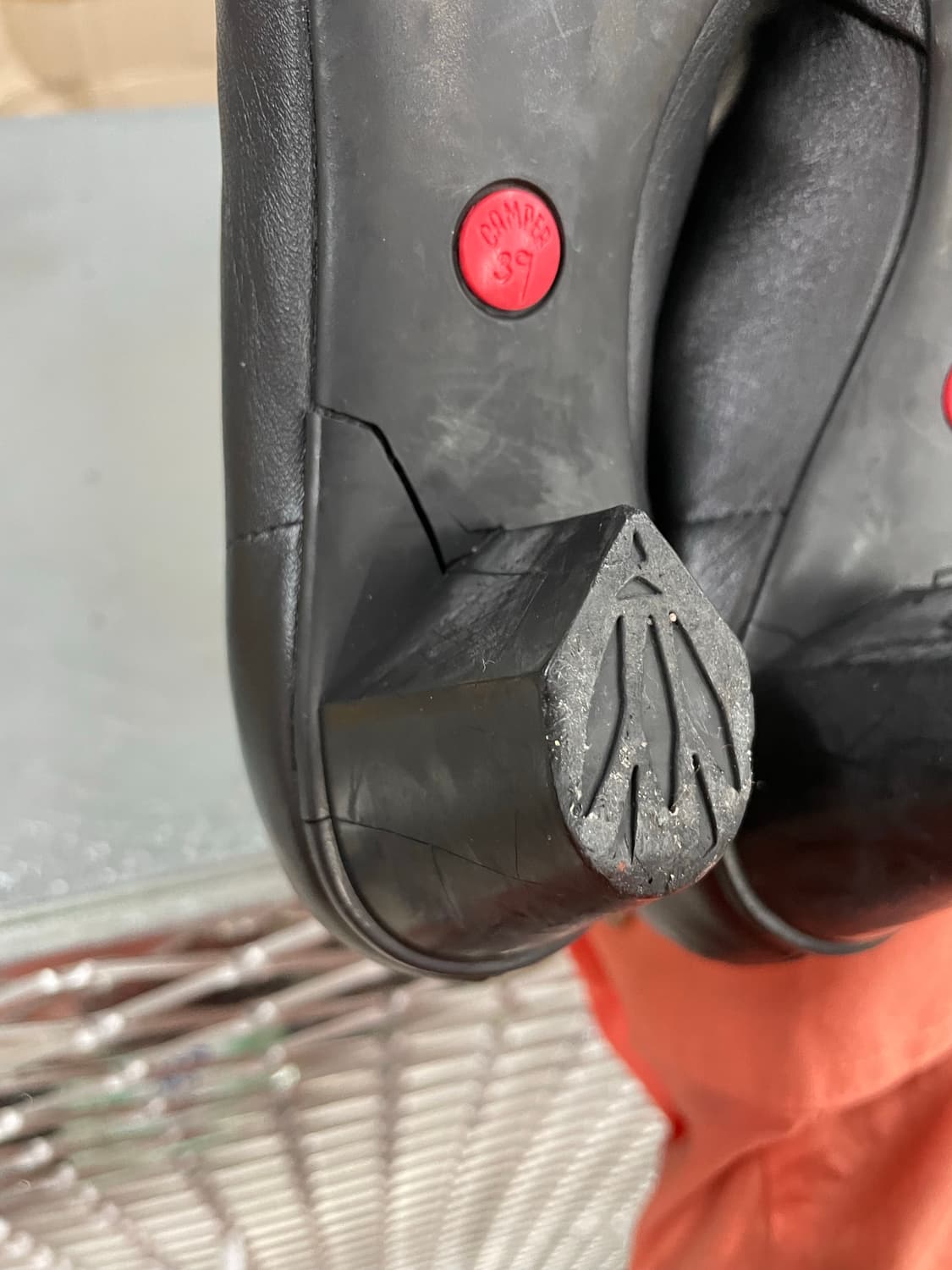 캠퍼 레더 펌프스 블랙 39 상품이미지9