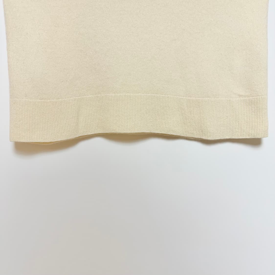 [캐시미어 100%] Size L 유니클로 터틀넥 목폴라 아이보리 니트 상품이미지4