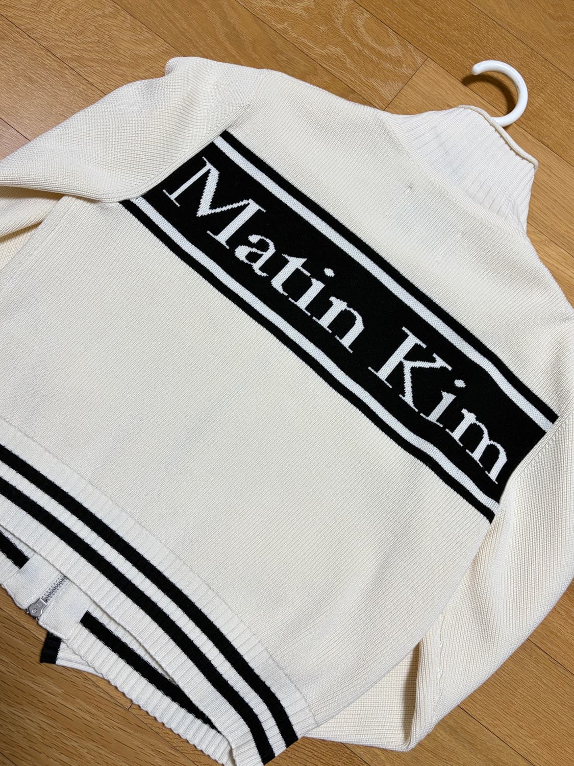 마뗑킴 스펠 포인트 스트라이프 가디건 아이보리 상품이미지5