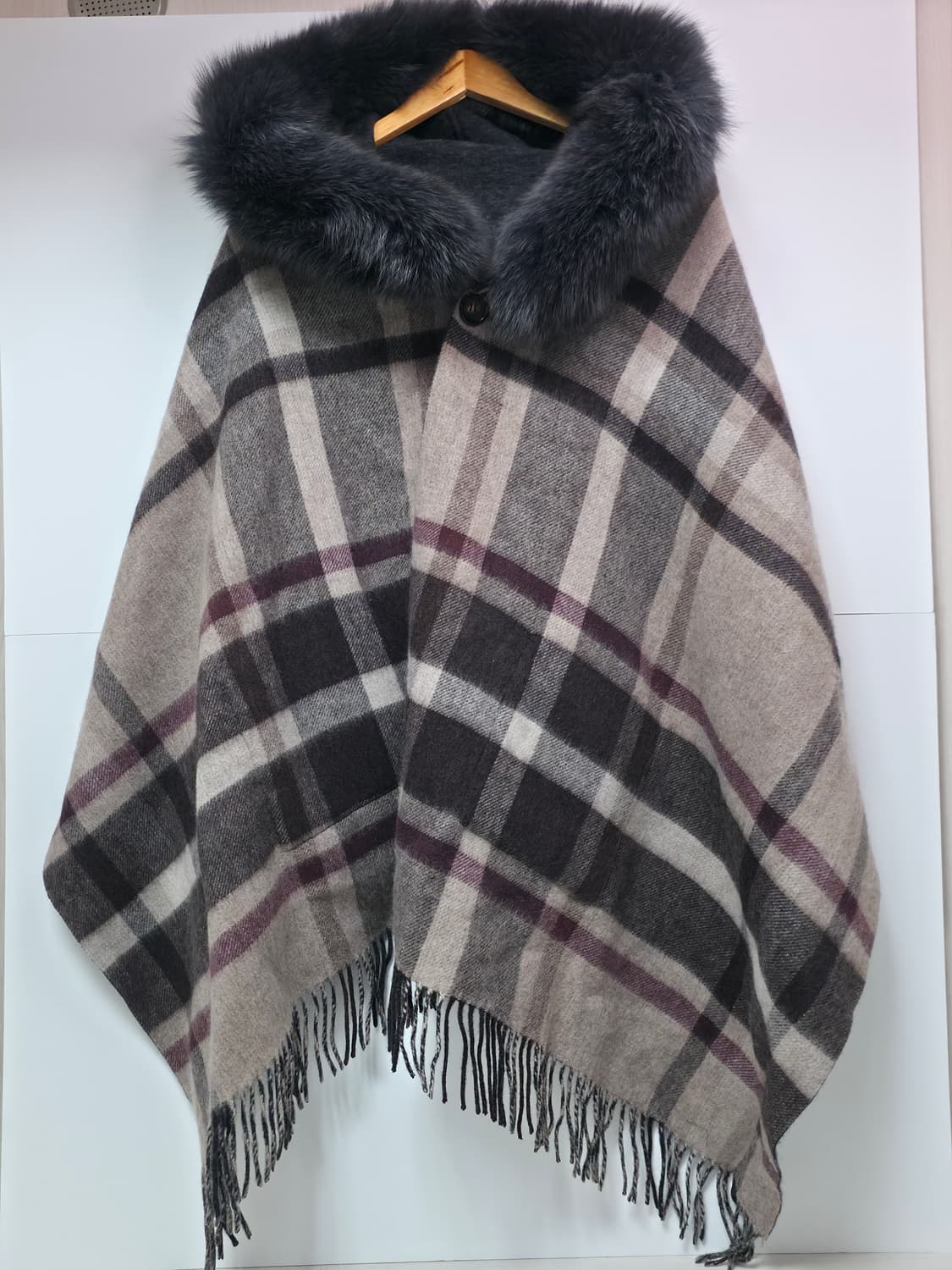 닥스 체크 퍼 후드 망토 상품이미지1