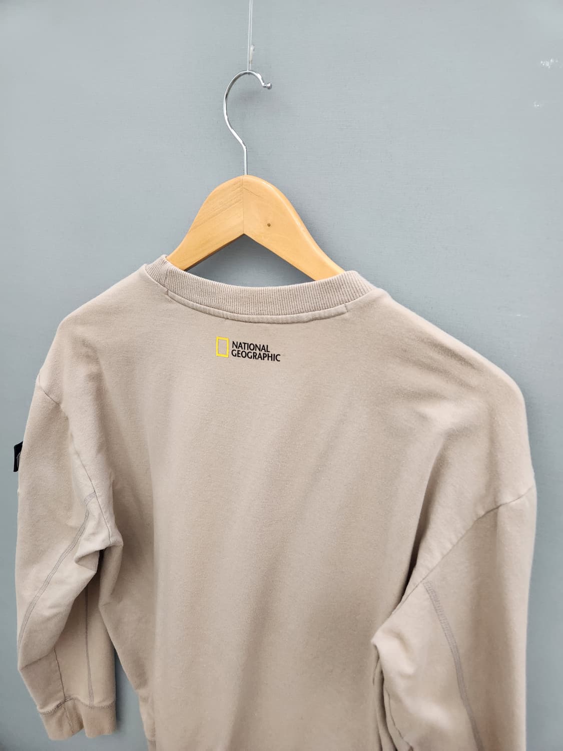 내셔널지오그래픽 베이지 ma1 스타일 맨투맨 상품이미지8