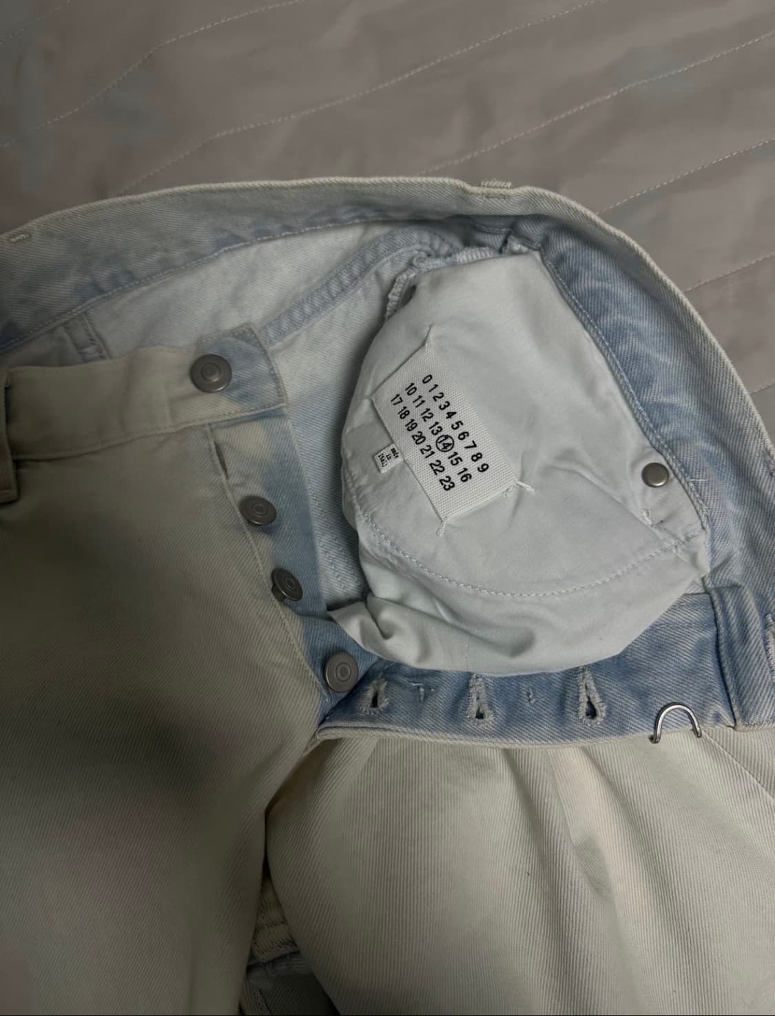 Masion Margiela Distressed Denim Pants 상품이미지1