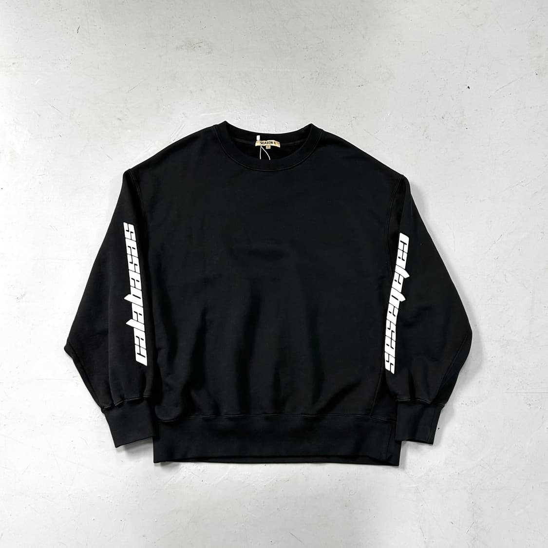 이지 시즌4 칼라바사스 스웻셔츠 상품이미지1