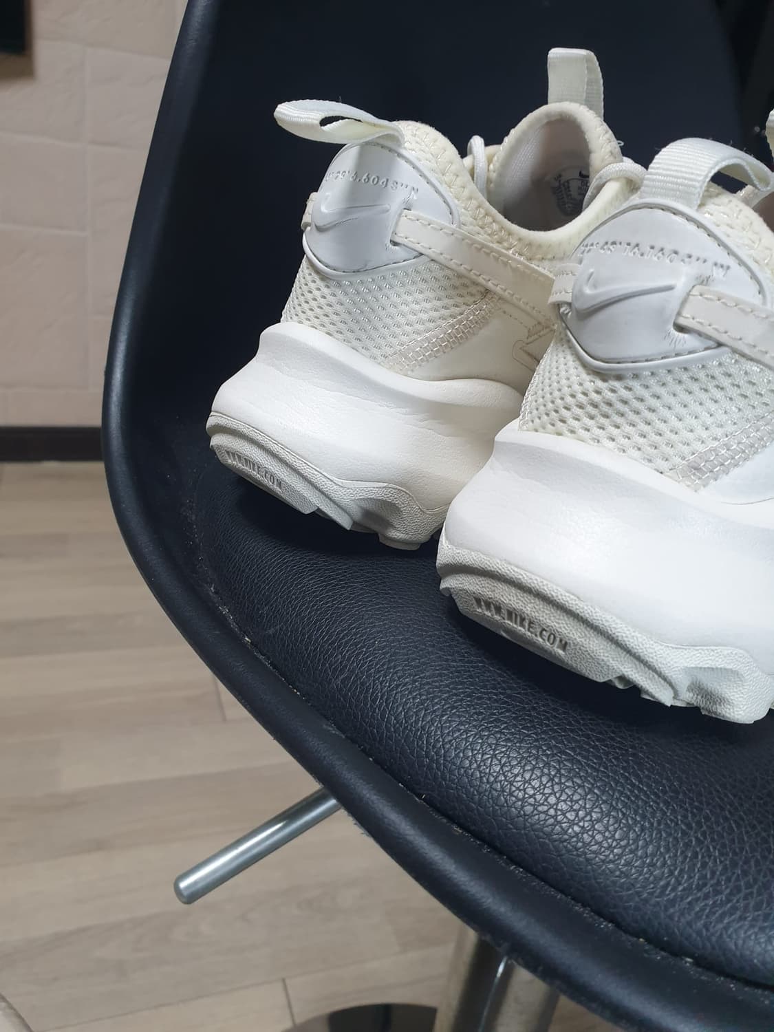 나이키 240 상품이미지4