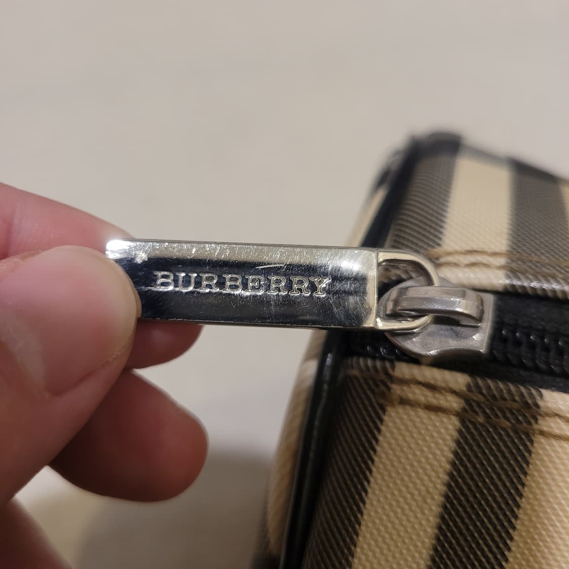 버버리 노바체크 원통 토트백 상품이미지7