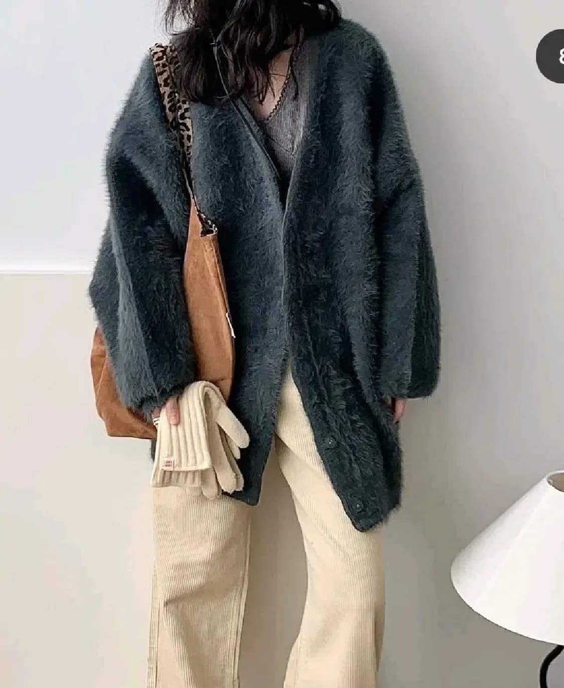[새상품] 웨어링무드 헤어리 브이넥 오버핏 가디건 상품이미지1