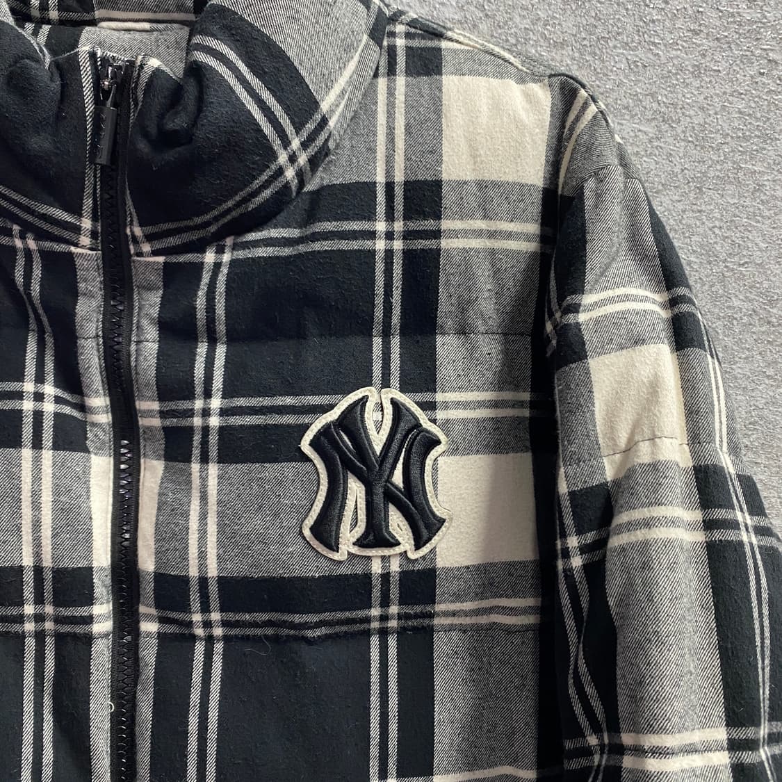 Mlb 뉴욕 양키스 체크 배색 다운 숏 패딩 B3502 상품이미지3
