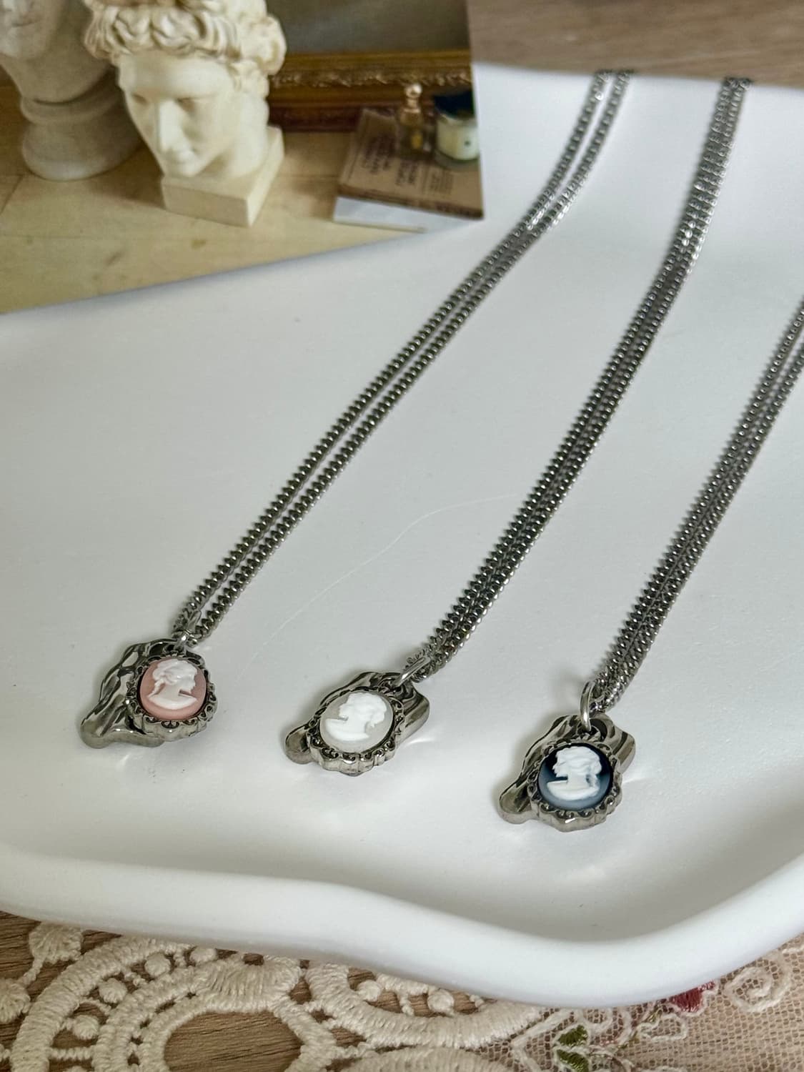 그 자체로 아트✨ 까메오 써지컬 롱 목걸이-연그레이🩶 상품이미지6