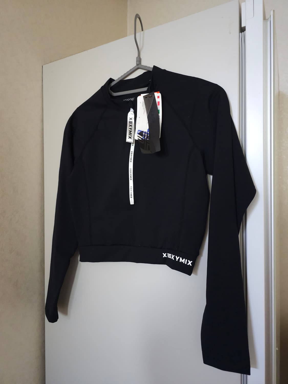 새상품)젝시믹스 블랙 크롭 래쉬가드 XL 상품이미지1