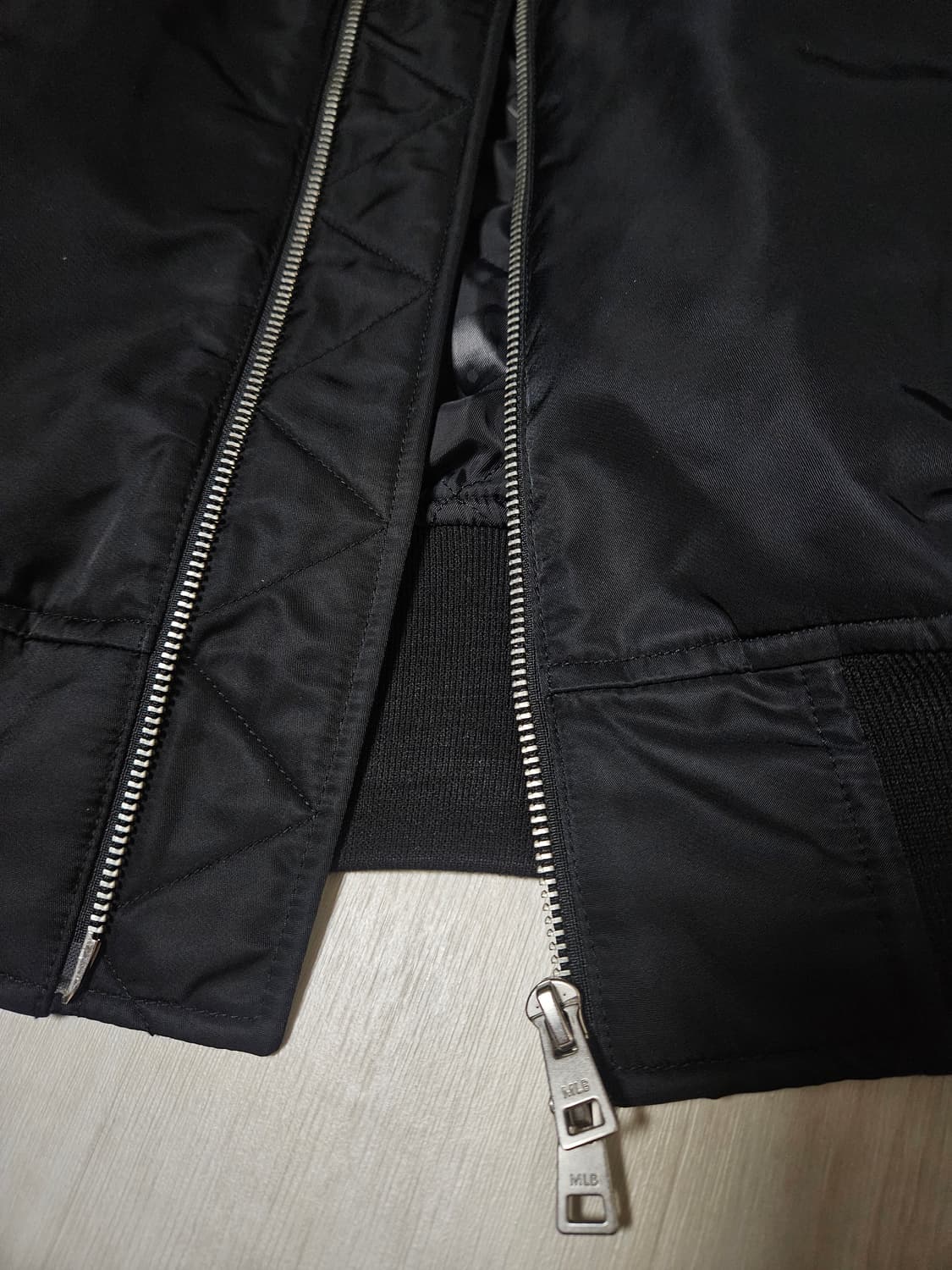 MLB 뉴욕양키스 MA-1 봄버자켓 판매합니다. 상품이미지4