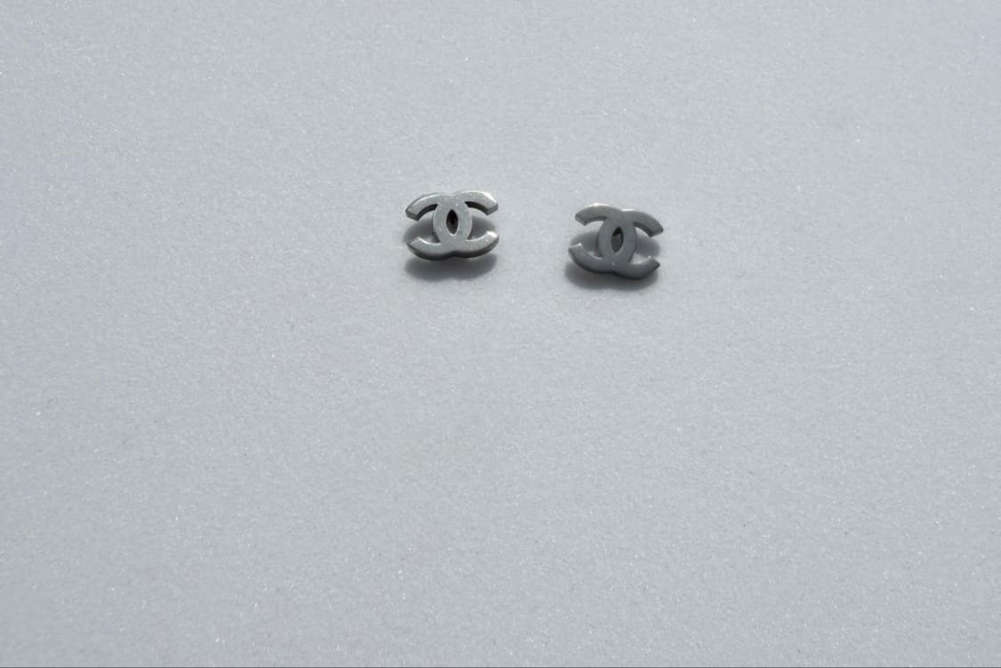 샤넬 심플 실버 이어링 상품이미지9