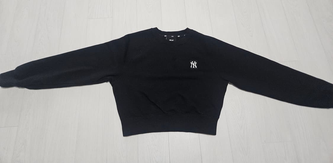 MLB 여성 크롭 맨투맨 블랙 상품이미지1