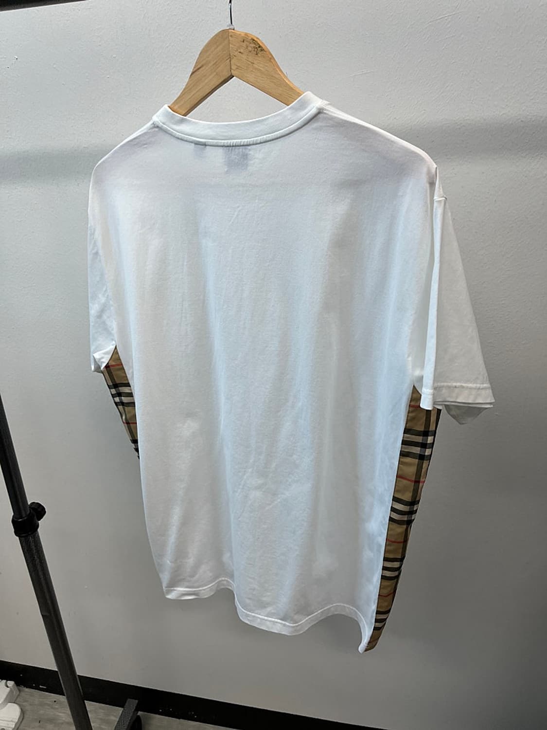 100) 버버리 사이드체크 오버 반팔티  상품이미지9