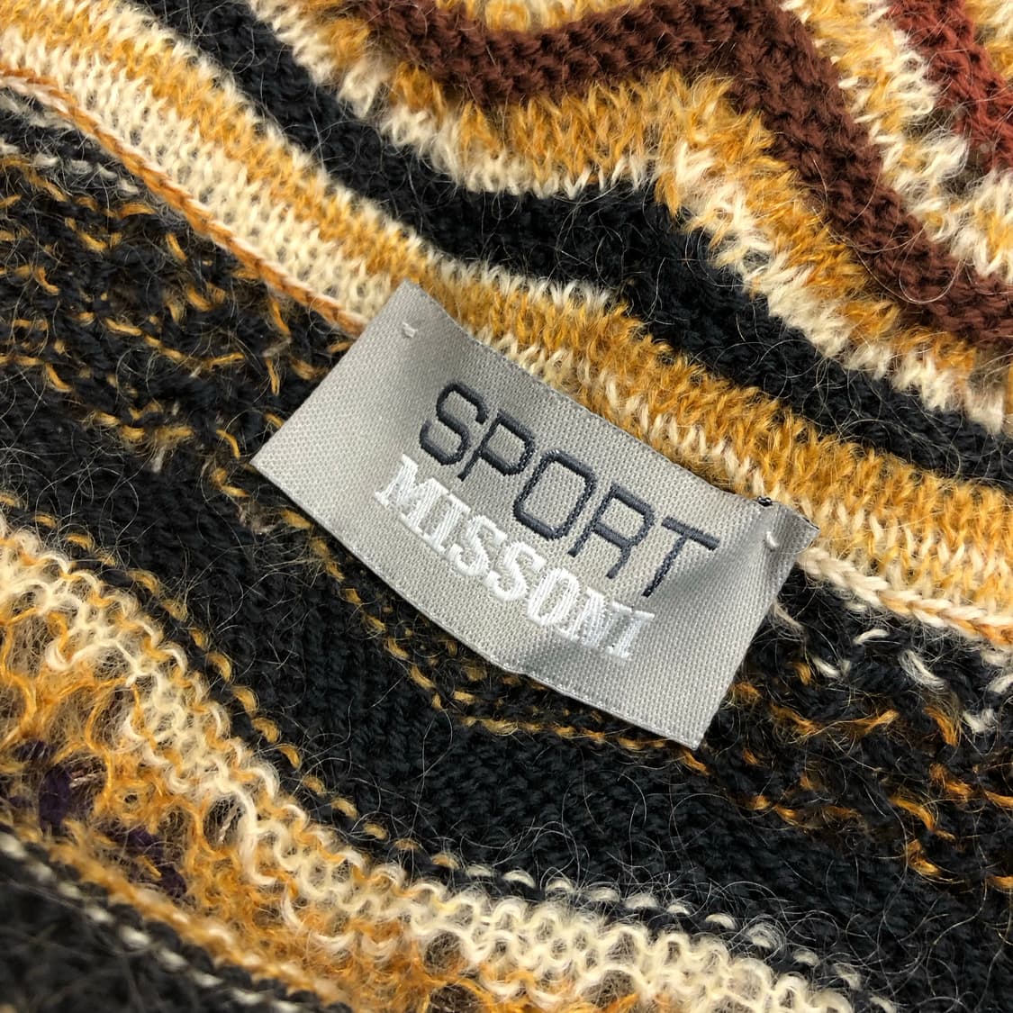 미쏘니 모헤어 오프숄더 폴드오버넥 니트  상품이미지3