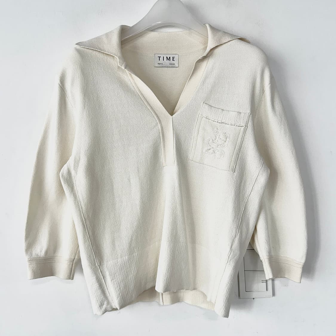 타임 TIME 오픈 카라 니트 탑 상품이미지1