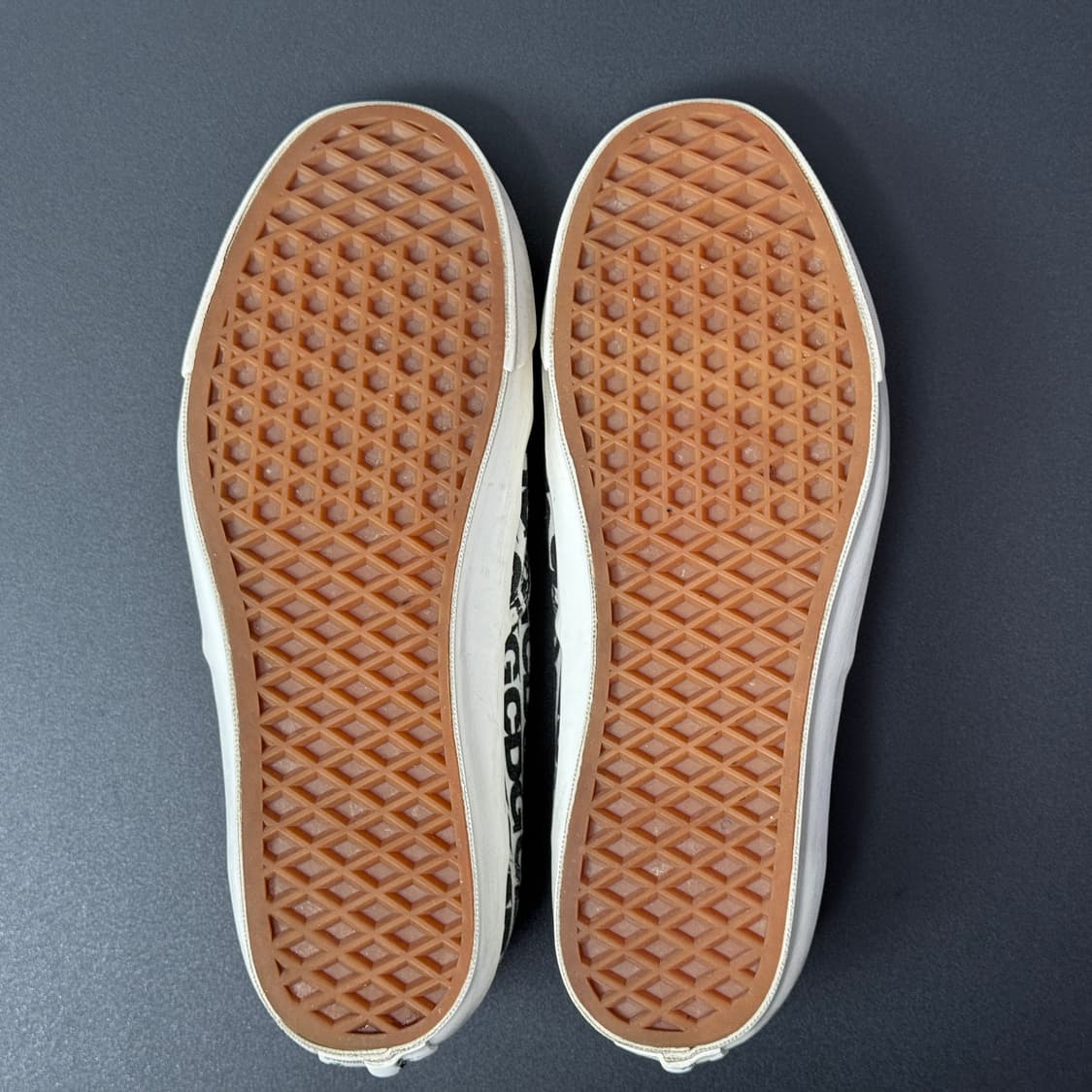 반스 볼트 X CDG 어센틱 상품이미지4