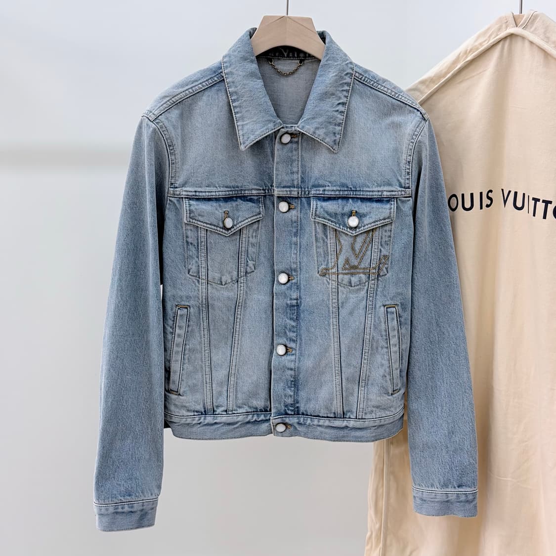 [S+급/48] 24FW 루이비통 LV 데님 트러커 청자켓 상품이미지1