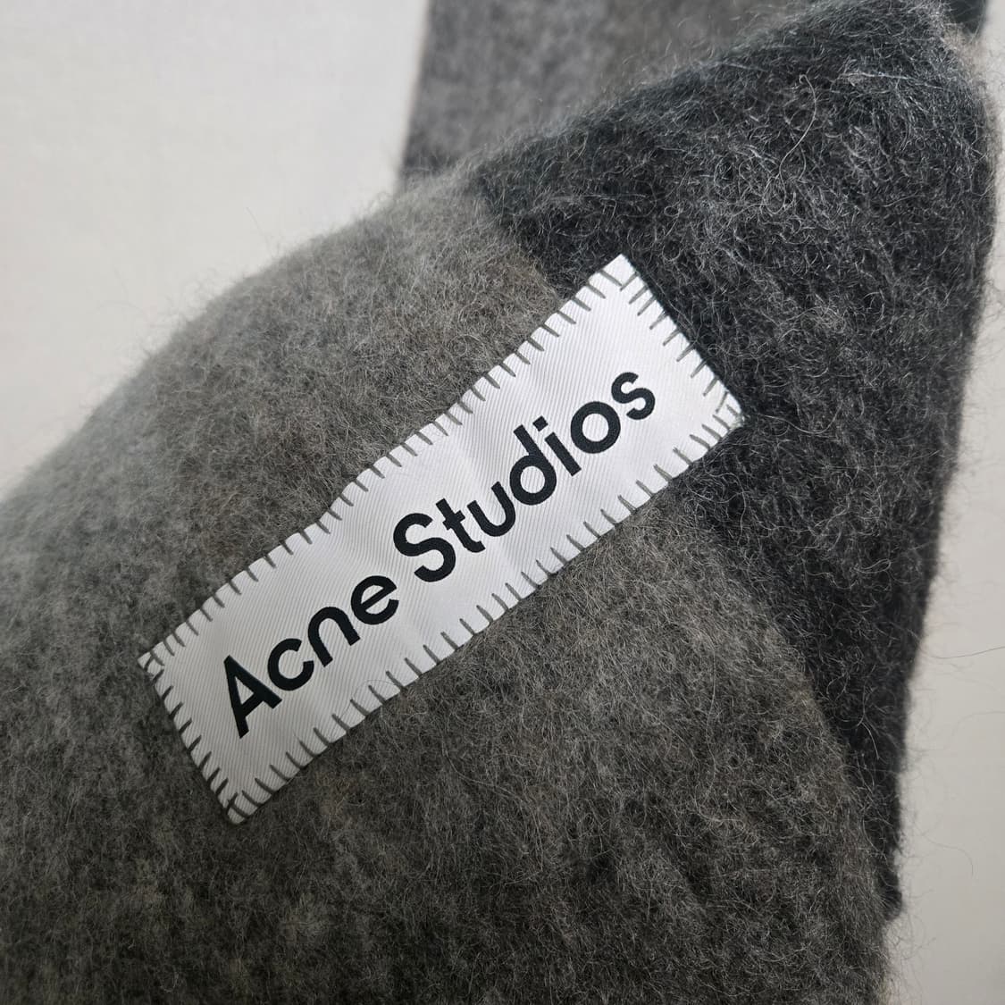 아크네스튜디오 모헤어 머플러 상품이미지5