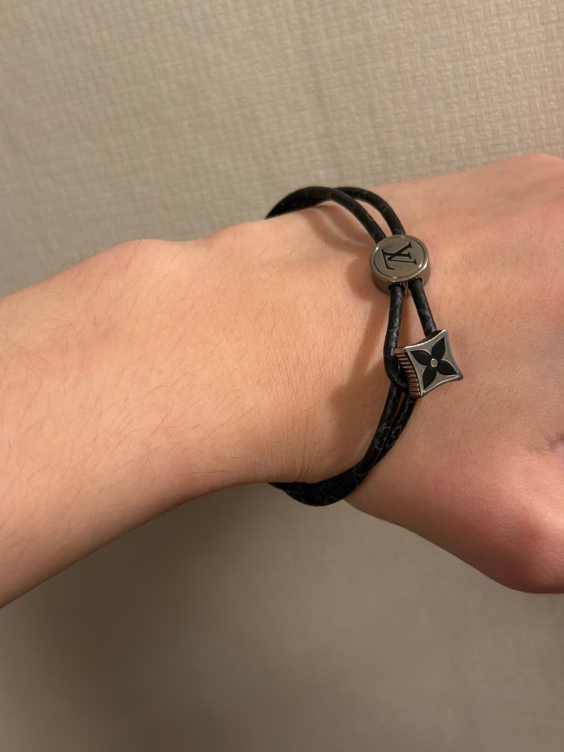 루이비통 모노그램 캐츠 잇 팔찌 상품이미지1