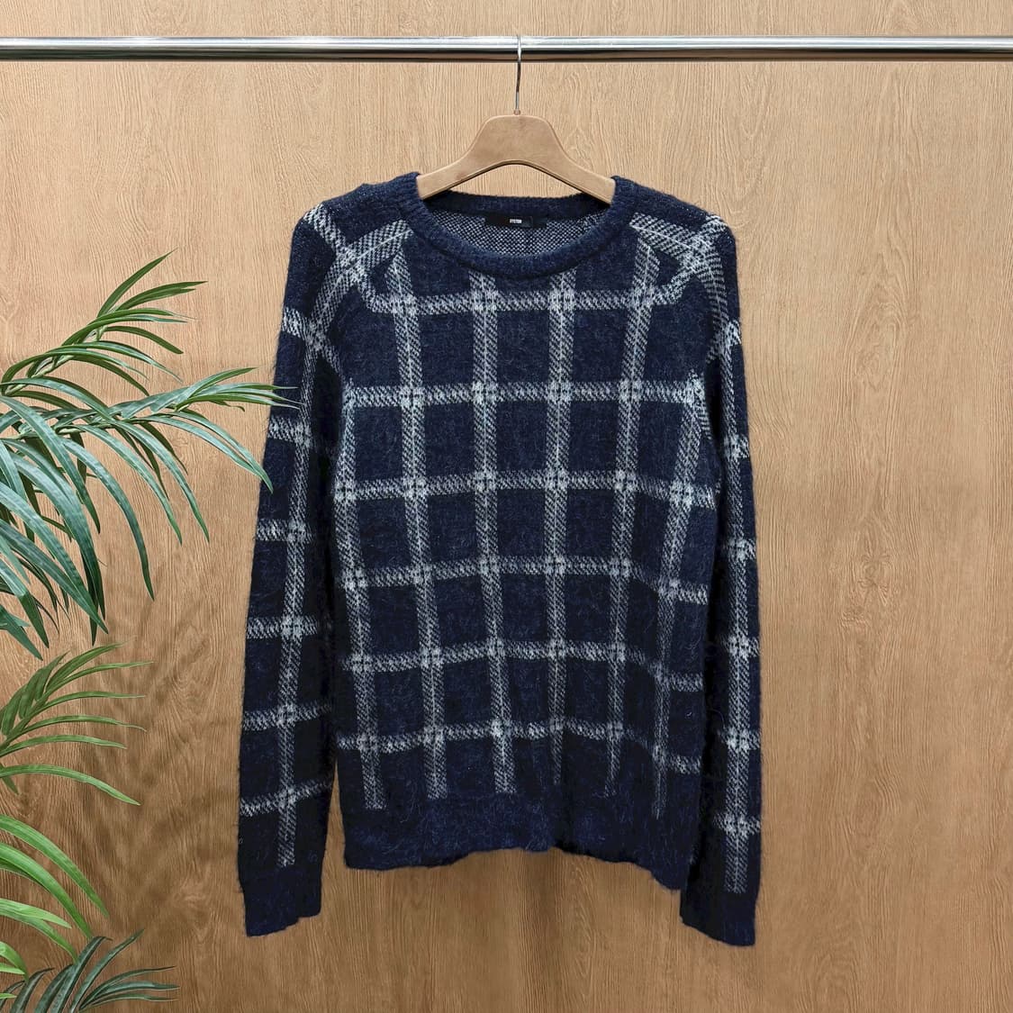 시스템 라운드넥 체크 니트 플러피 텍스처 디테일 레귤러핏 네이비 상품이미지1