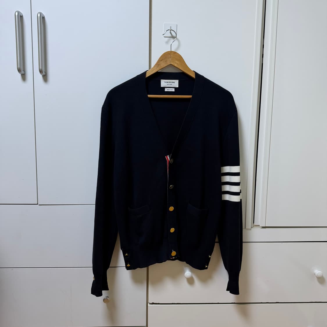 톰브라운 사선완장 밀라노스티치 금장 가디건
3  상품이미지1