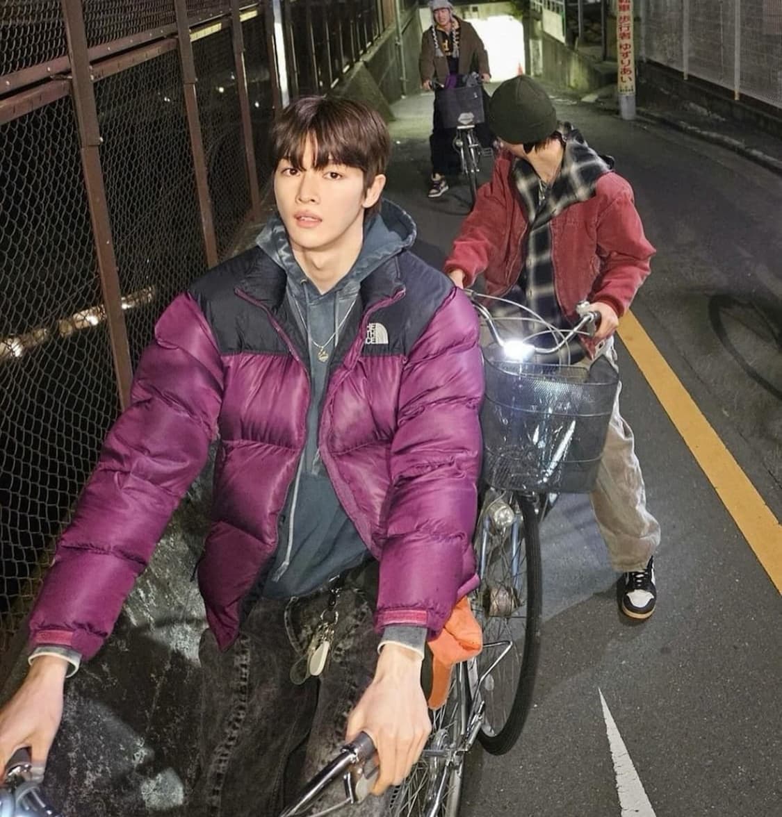 라이즈 성찬 착용 노스페이스 눕시 퍼플 패딩 S-M사이즈 상품이미지1