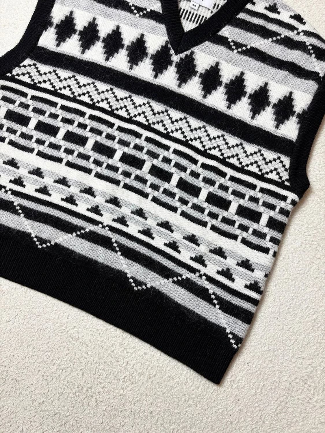 솔리드옴므 22FW 자카드 모헤어 니트 베스트 PN6569 상품이미지7