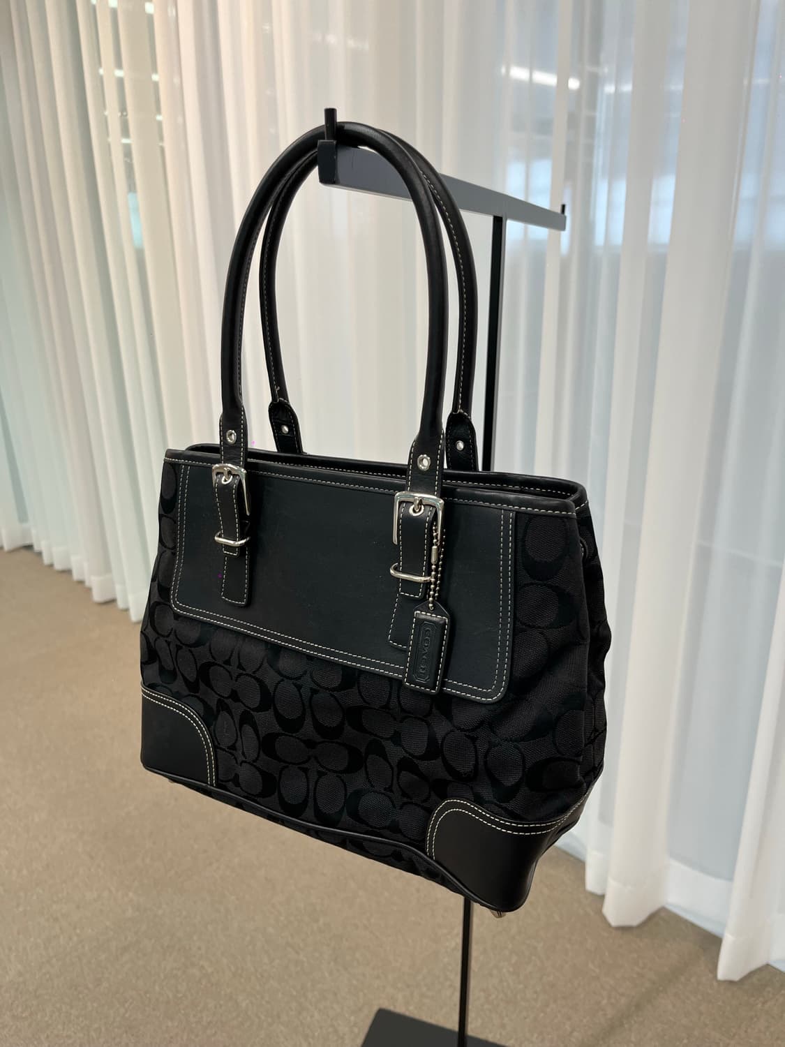 Coach Black Square Handbag 상품이미지3