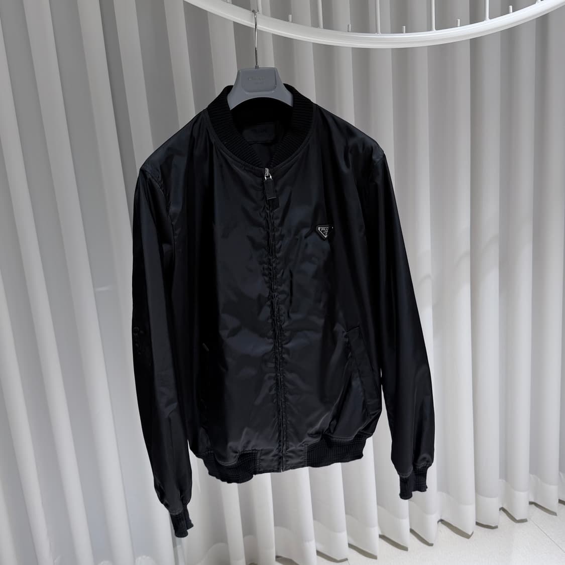 (A+/58) / 프라다 나일론 삼각로고 봄버 블루종 자켓 블랙 상품이미지3