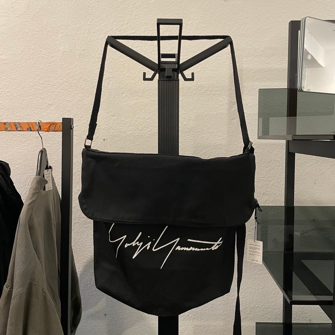 요지야마모토 로고 오버사이즈 백 상품이미지1