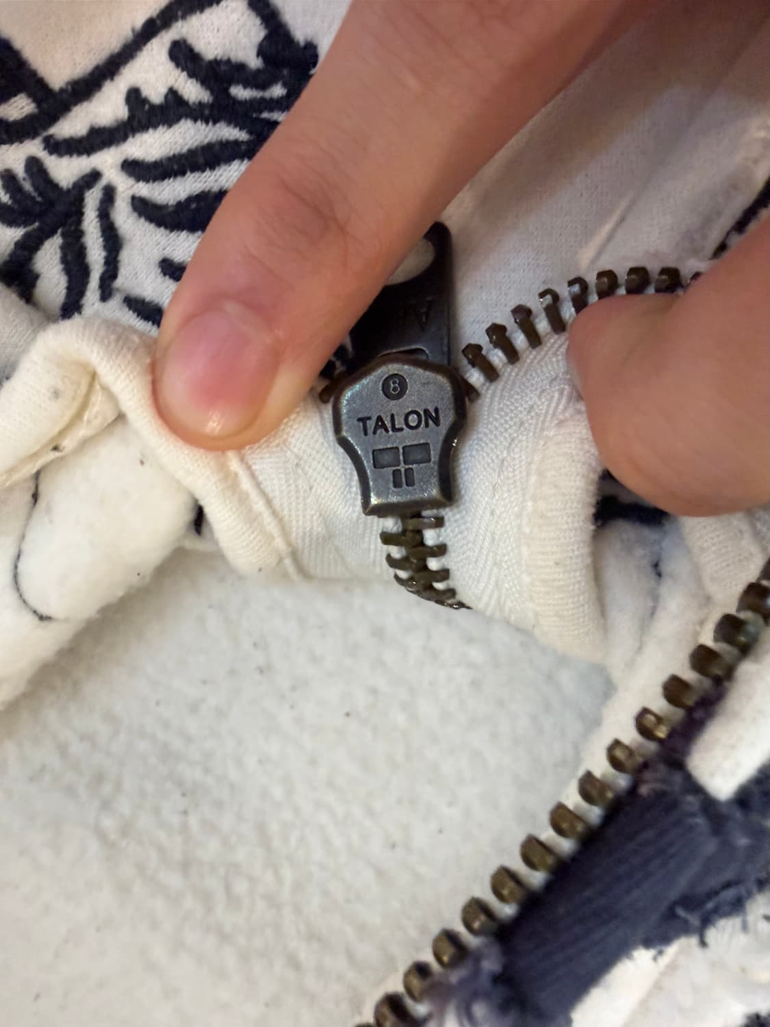 아베크롬비 y2k 타이거 울프죠 퍼 후드집업 화이트 상품이미지6