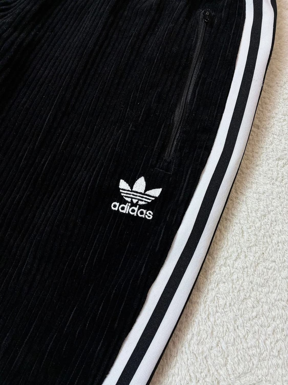 아디다스 파이어버드 코듀로이 스트레이트 3s 팬츠 PN6966 상품이미지3