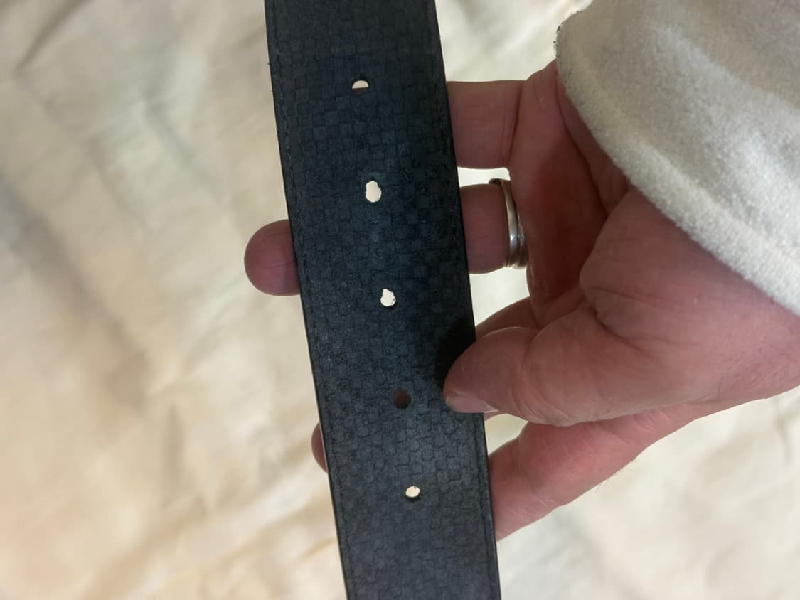 정품 루이비통 이니셜 카본 다미에 벨트 팝니다 상품이미지6