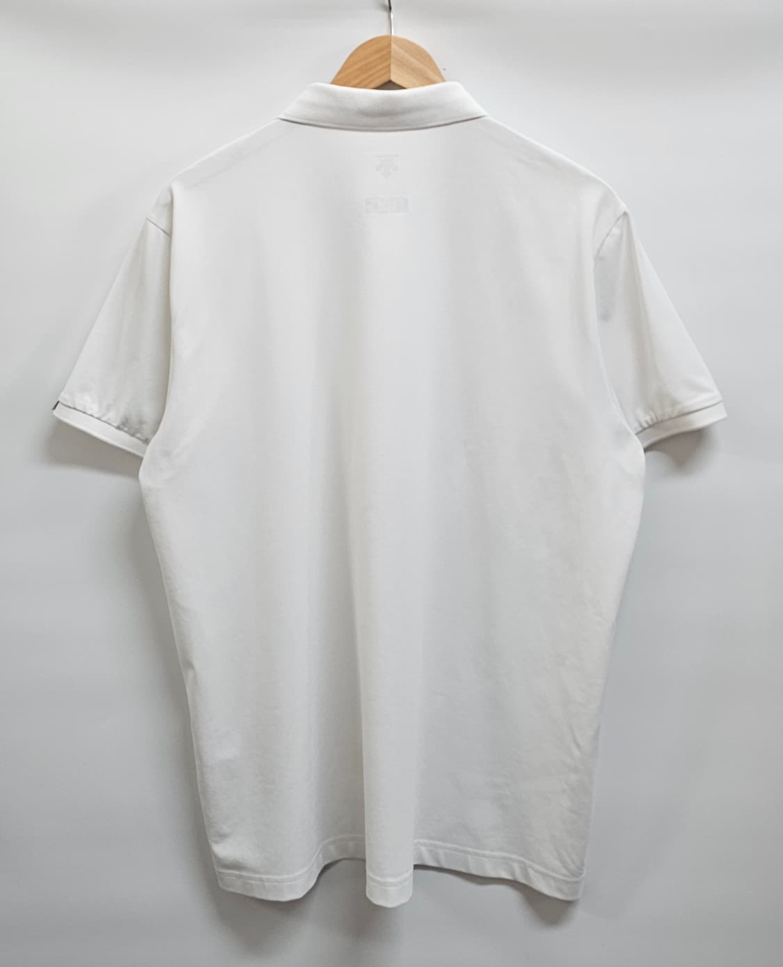 데상트 화이트 반팔 폴로티셔츠 2XL 상품이미지2