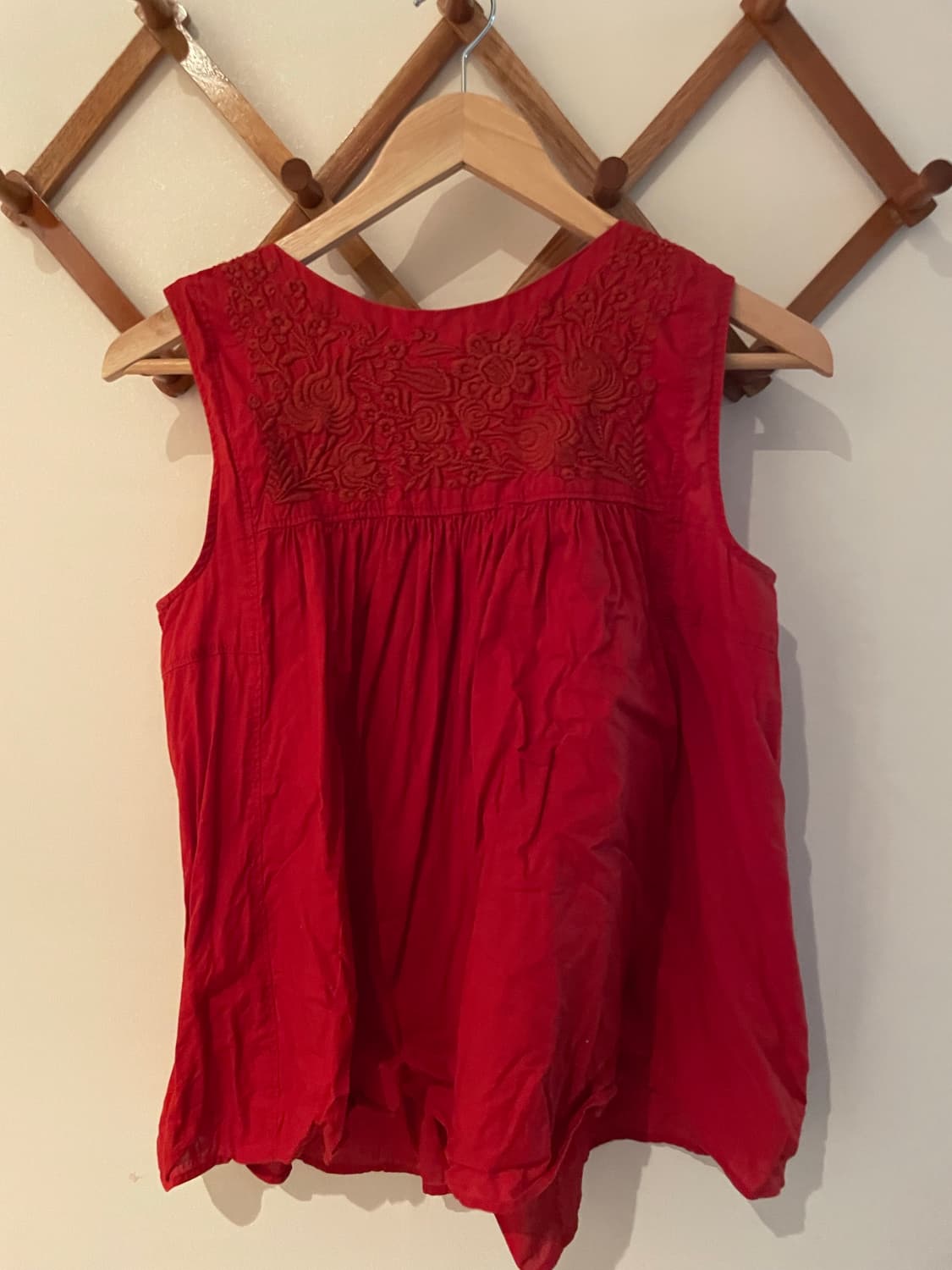 Uniqlo Embroidery Sleeveless 상품이미지1