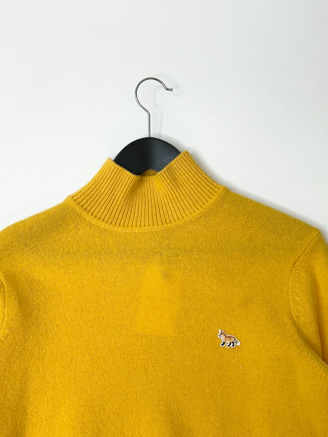 Maison Kitsune 메종 키츠네 옐로우컬러 터틀넥 스웨터 상품이미지3